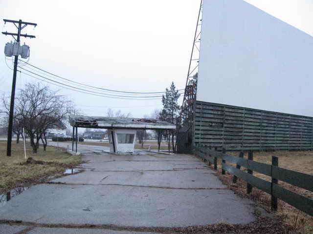 Piqua 36 Drive-In - 2006 Photo
